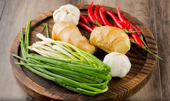 全国蔬菜市场供应充足 葱姜等价格近期有所