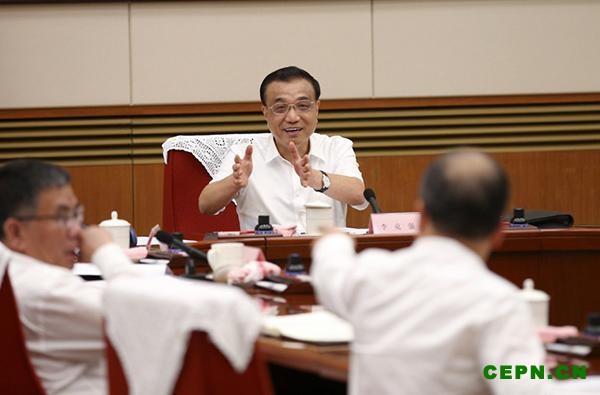 李克强：坚决淘汰落后产能和工艺，加快新旧
