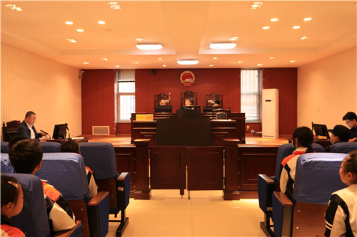 【我为群众办实事】邀请学生进法院，模拟法