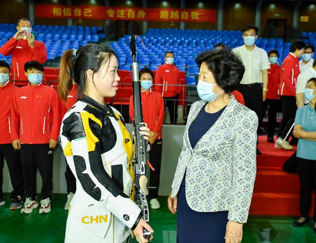 孙春兰看望备战东京奥运会国家队时强调：全