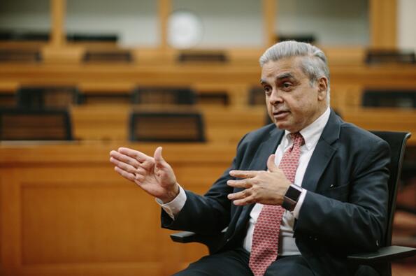 马凯硕接受《环球时报》专访：拜登政府最大