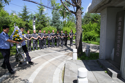 吉林抚松法院 开展祭奠革命先烈主题党日活