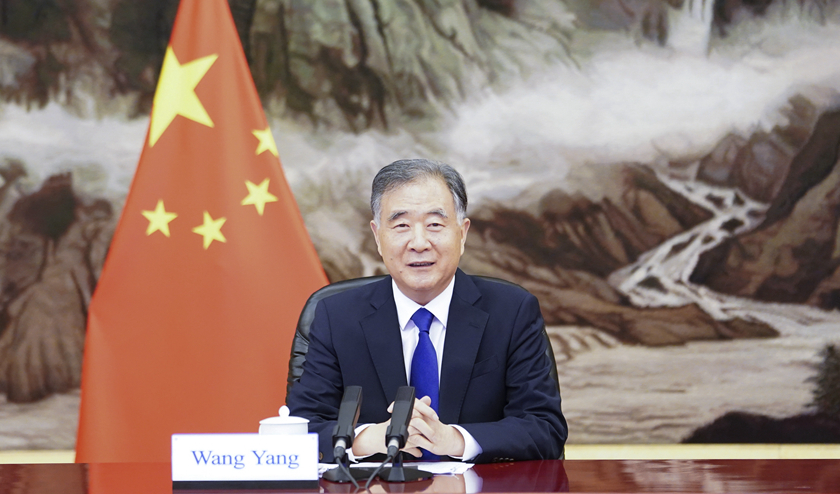 汪洋会见老挝建国阵线中央主席辛拉冯