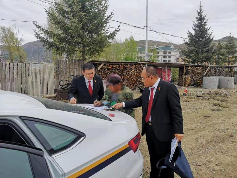 正值农忙  为案前行