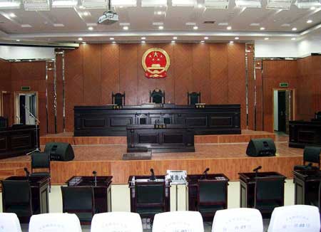 吃串打架引纠纷 法官开庭公正审