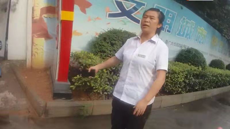 保洁员捡到数万元拾金不昧 洛阳涧西警方急