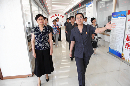 吉林抚松人大代表委员观摩“智慧法院”建设