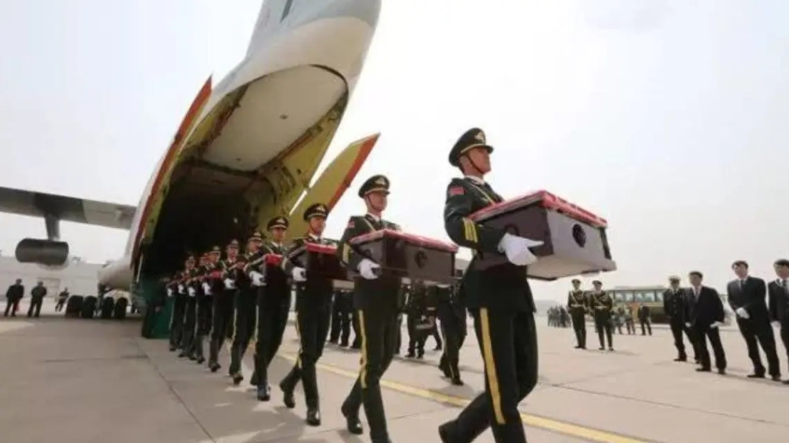 第八批在韩中国人民志愿军烈士遗骸装殓交接