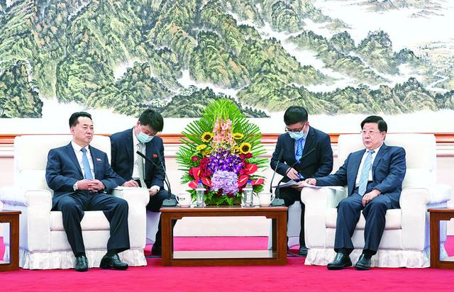 赵克志会见朝鲜驻华大使李龙男