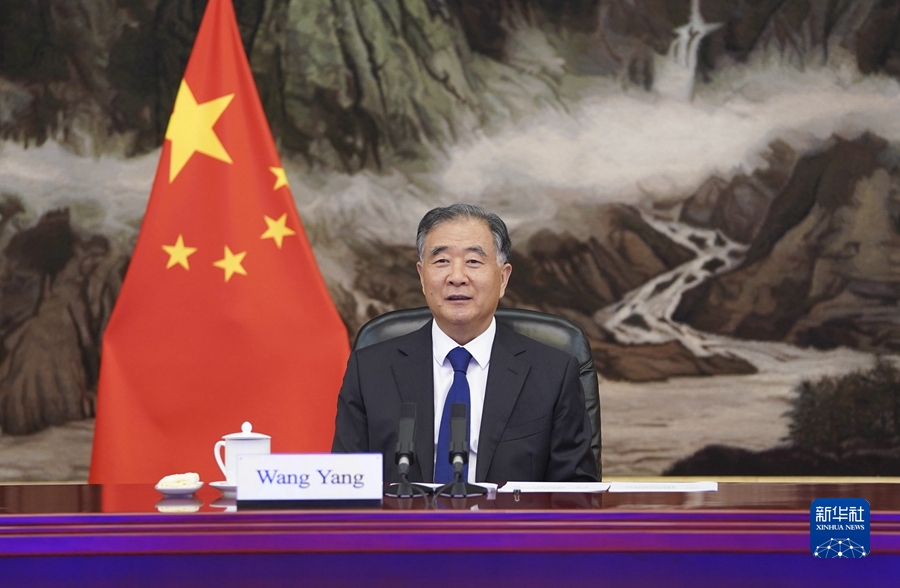 汪洋会见越南祖国阵线中央委员会主席杜文战