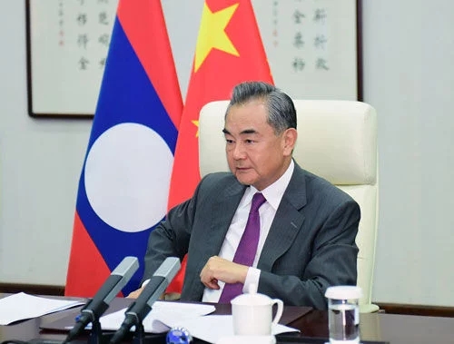 王毅同老挝外长沙伦赛举行视频会谈