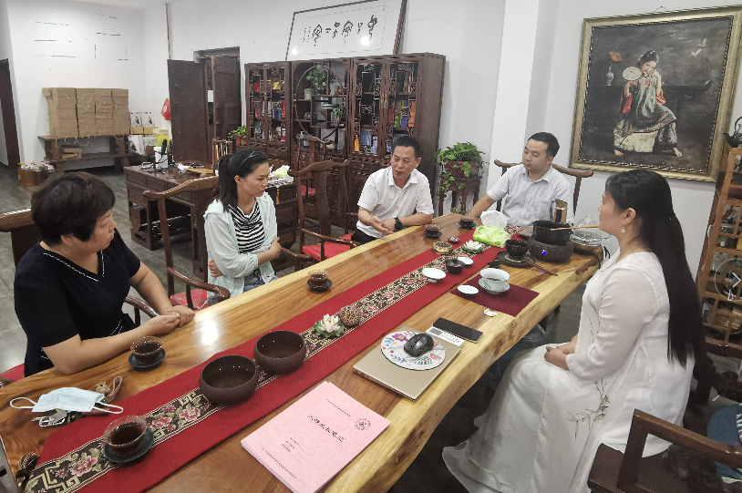  西峡县妇联领导深入县家风家教示范基地调