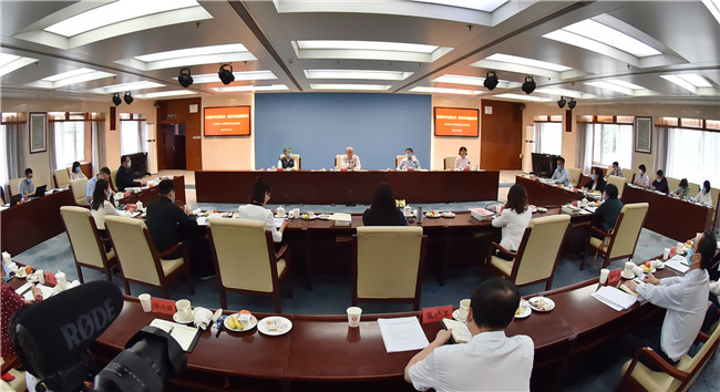 最高检召开干部家属代表座谈会