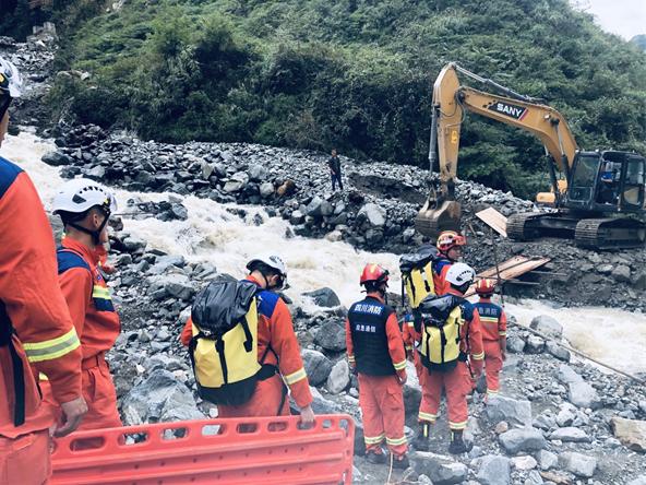四川天全县山洪灾害致12人失联2人死亡