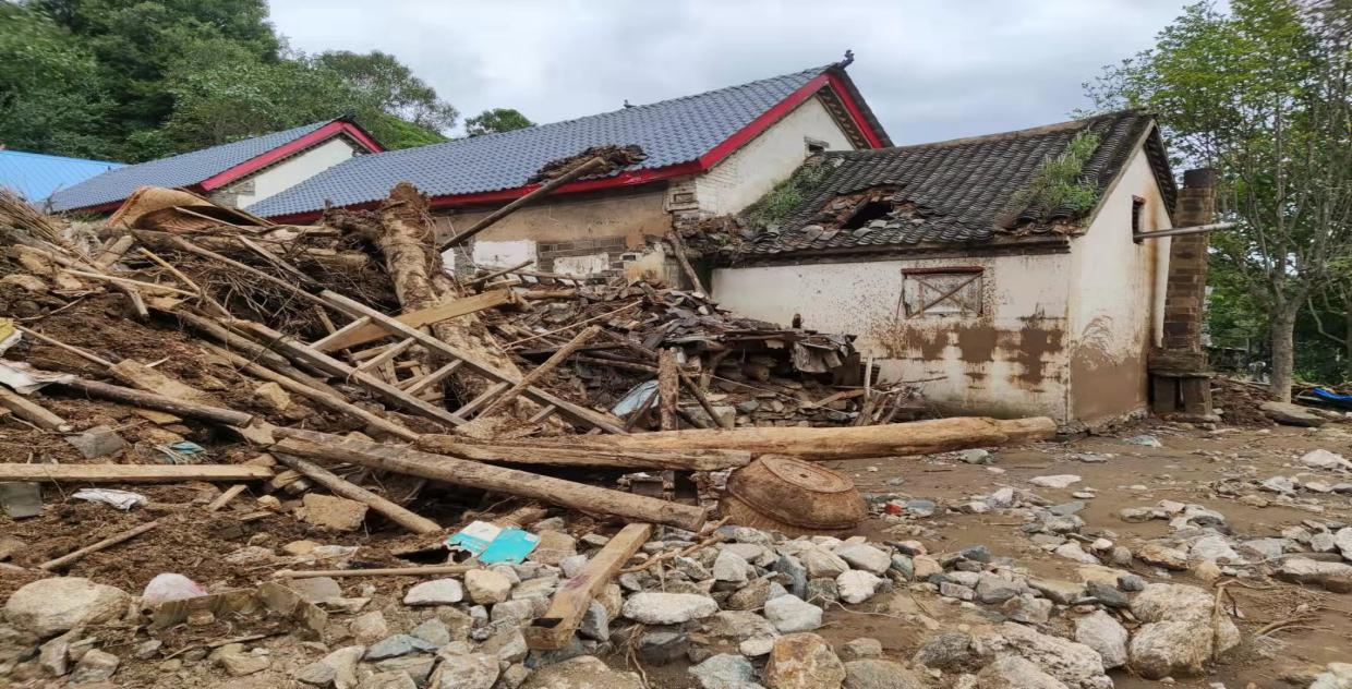 灾难无情  人间有爱