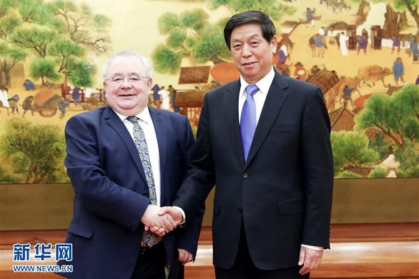 栗战书同爱尔兰众议长奥法乔尔会谈