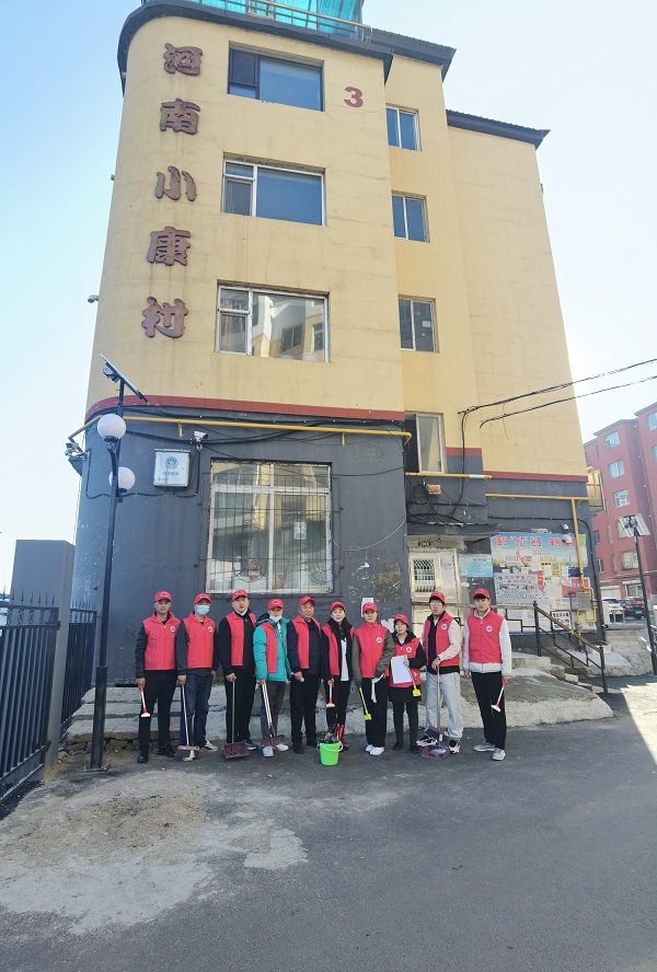 美化城区大扫除 蛟法干警在行动