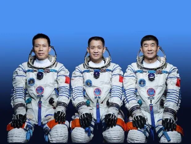 中共中央 国务院 中央军委给聂海胜、刘伯