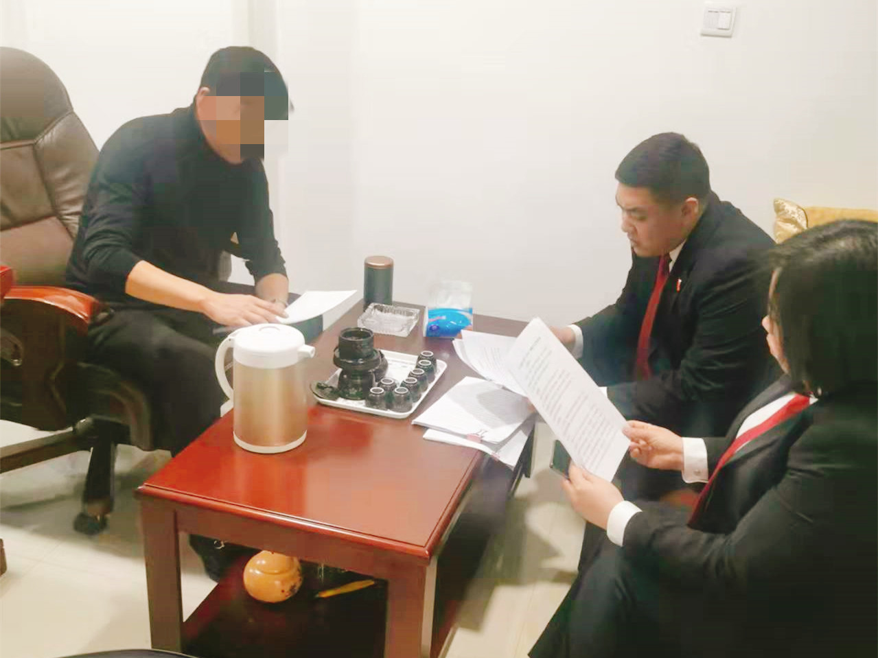 长白县人民法院调研企业深入访民情