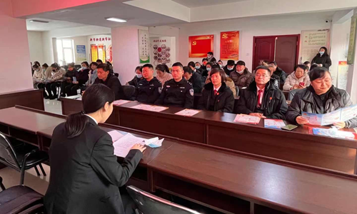 宪法宣讲进社区 弘扬宪法精神  逐步提升