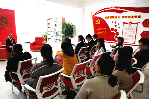 抚松法院宪法宣传进社区 共建共治促平安