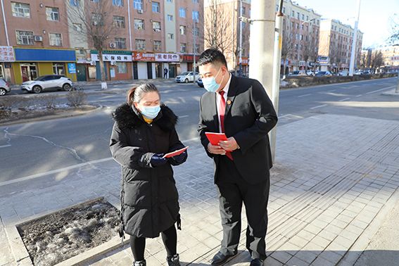 宁江法院开展“宪法进社区”活动