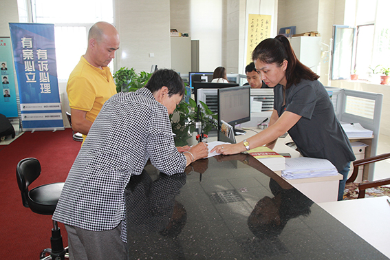 郑娜：柔肩扛担“靓”剑出 铿锵玫瑰“娜”