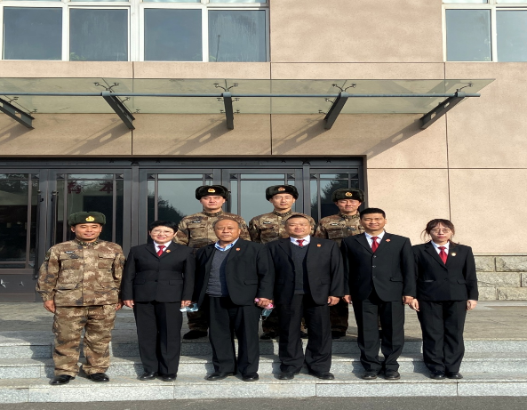 白石山林区基层法院：执行法官进军营，共叙