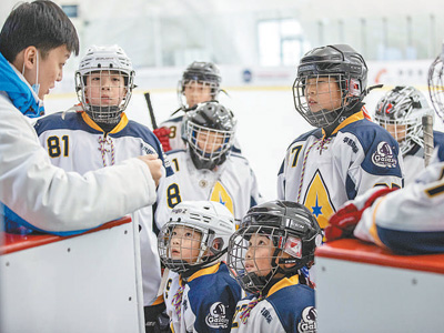 少年冰球梦 助燃冬奥情（走向冬奥·大众冰