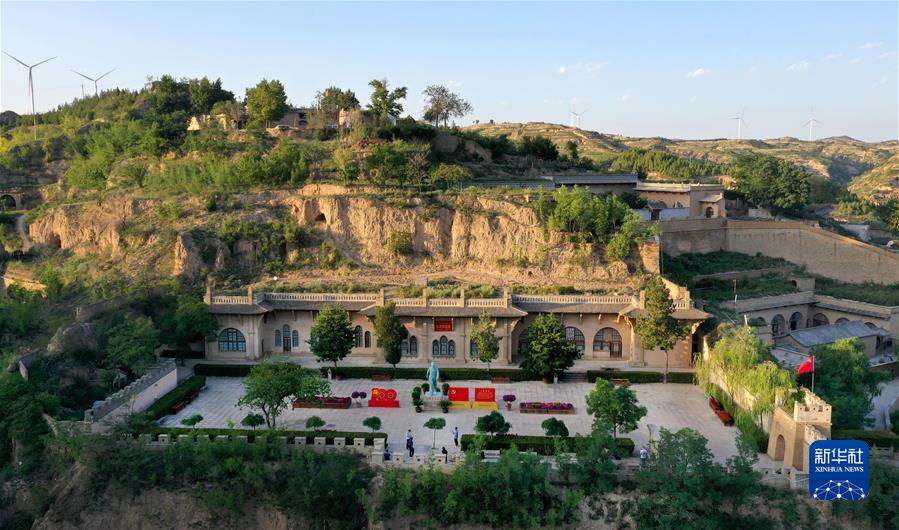 百年初心成大道 万里征程作雄行