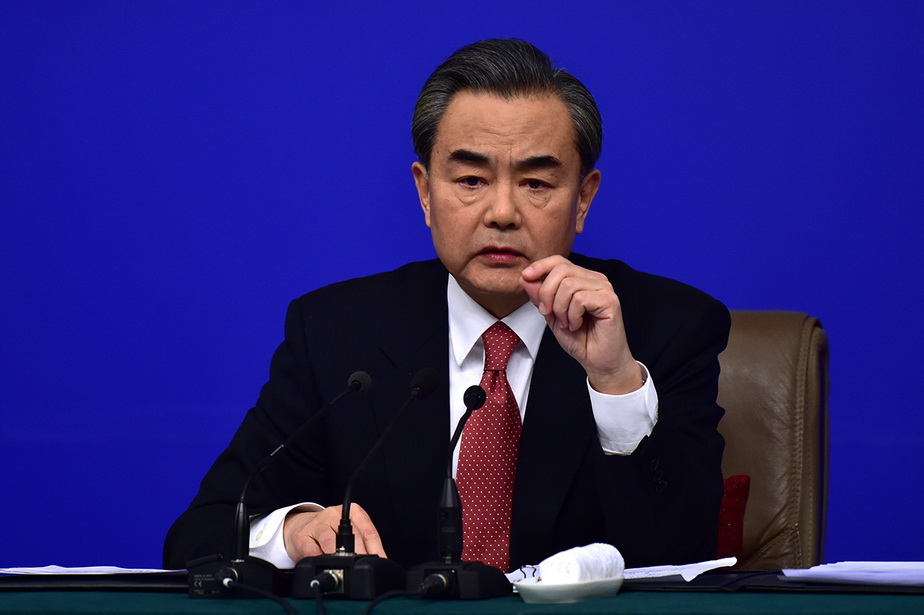 王毅同秘鲁外长毛尔图亚通电话