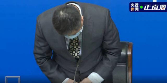 “孕妇流产”事件，西安卫健委主任鞠躬道歉