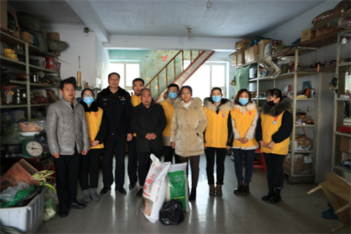 长白县人民法院开展走访慰问困难群众主题党