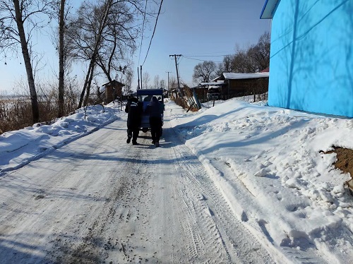 蛟河：“我来推”村部门前的“闪光身影”