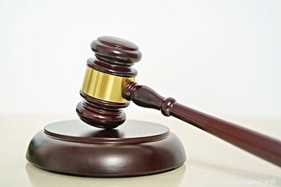 男子为寻女友，上演定位追踪戏码！