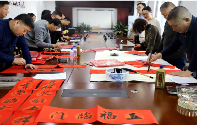 翰墨浓情暖人心 迎春送福添年味