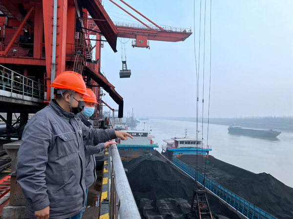 今夜万家灯火，他们在一线坚守