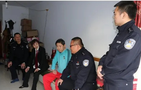 长白法院领导走访困难干警