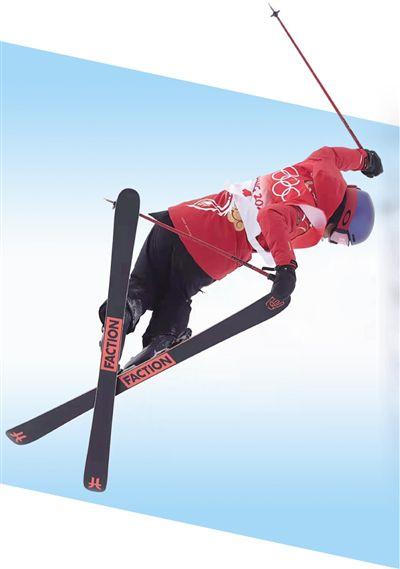 自由式滑雪U型场地技巧三名女选手携手晋级