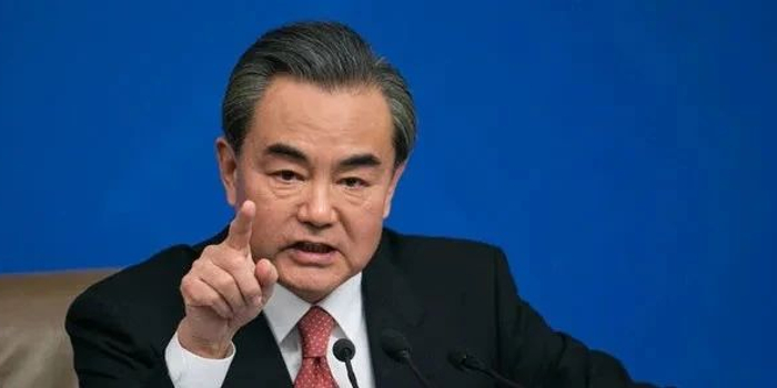 王毅应约同乌克兰外长库列巴通电话