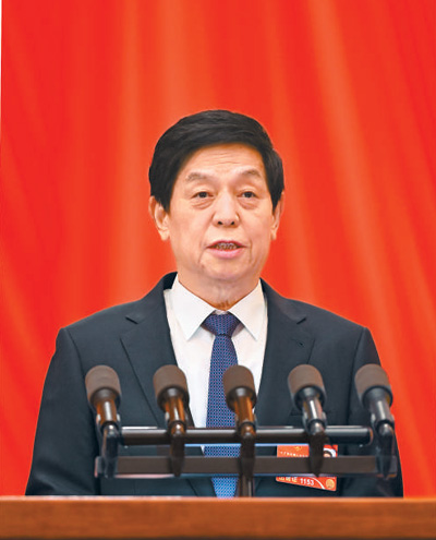 十三届全国人大五次会议举行第二次全体会议