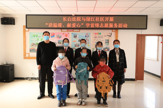 情暖三月学雷锋，关爱儿童献爱心