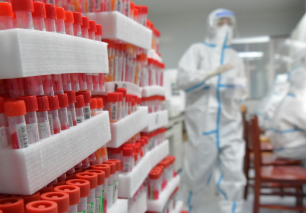 核酸检测室里的“缉毒人”