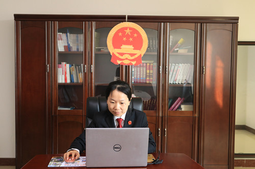 长白：线上法治课开讲啦 ！法治副校长变身