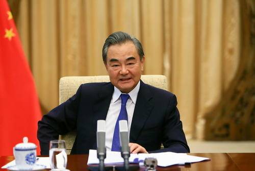 王毅分别同蒙古国外长、法国总统外事顾问通