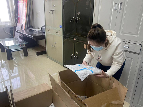 居家办公做贡献 连起疫情防控电话线