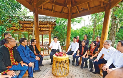 习近平：解放思想开拓创新团结奋斗攻坚克难