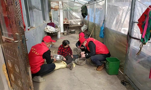 驻村促防疫 走访解难题