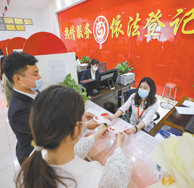 加强备案审查 维护法治统一（坚持和完善人