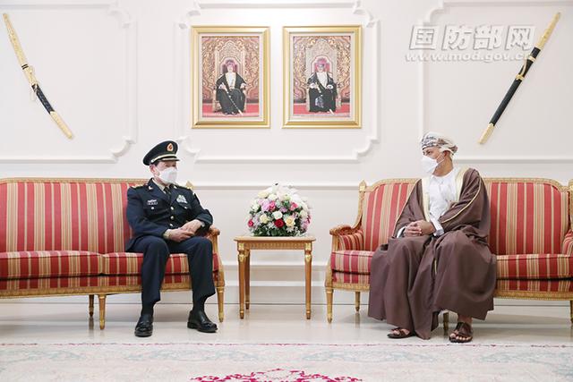 阿曼国防事务副首相谢哈卜亲王与魏凤和举行